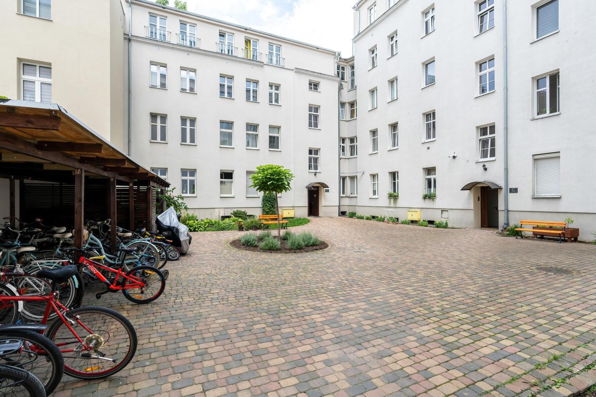 Апартаменти Bright And Cosy In By Renters Познань